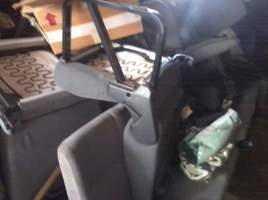 เบาะรถตู้ไอ้โม่ง จำนวนมาก ชุดละ 3,500 บาท