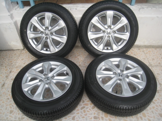 ขายล้อแม็ก Honda jazz ป้ายแดง 15"x5.5" et45 4รู100 + ยาง Goodyear gt3 175/65r15 ปี 1113  สนใจติดต่อ เล็กคลองสาม (081-3747940)