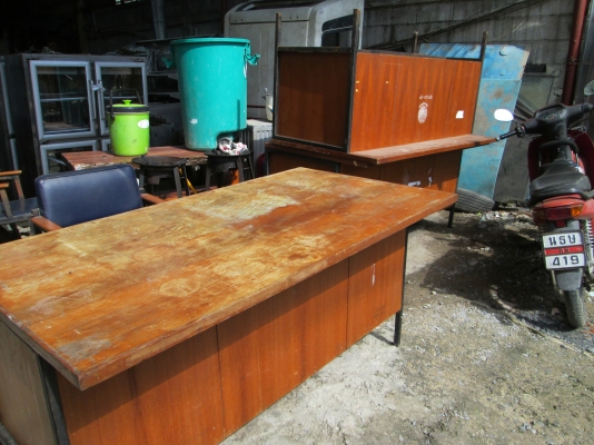 โต๊ะ-เก้าอี้ คุณครู  หรือเจ้าหน้าที่    มี  3  ชุด  ราคา900บาท/ชุด