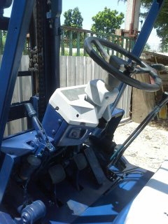 ขายKOMATSU รุ่น11 เครื่องดีเซล น้ำหนัก3ตัน เสาสูง3เมตร เกียร์ธรรมดา