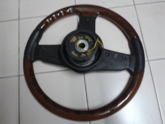 พวงมาลัยลายไม้ BBS 1800