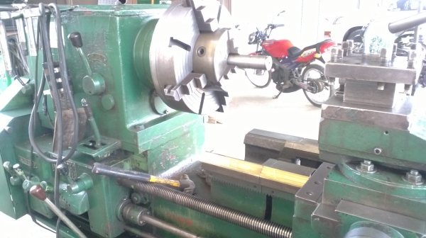 แท่นกลึง 6 ฟุต รุ่นหนัก 3 เพลา  90,000  ติดต่อ  อ้อม 0898217996