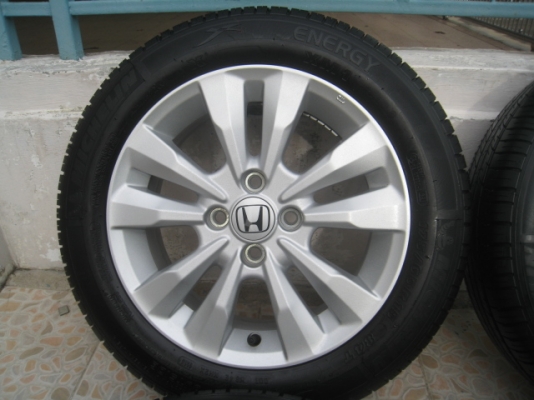 ขายล้อแม็ก Honda city ป้ายแดง 15"x5.5" et45 4รู100 + ยางปี 1113 สนใจติดต่อ เล็กคลองสาม (081-3747940)
