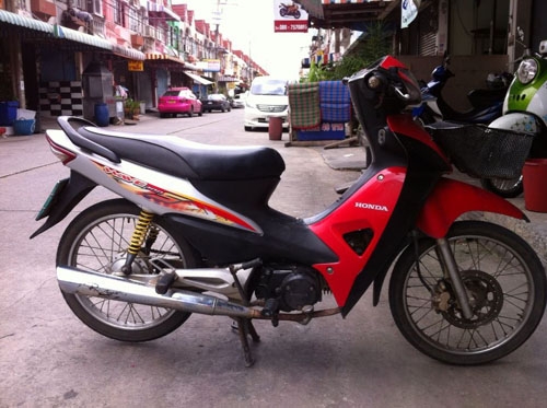 ขายด่วน wave 100 ubox 4คัน สภาพเดิมทุกคัน เครื่องดี แน่น ไม่หลวม ไม่มีควันขาว เหมาๆราคา 70,000 แยกคัน 18500 ต่อคัน เอกสารพร้อม