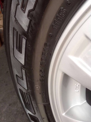 ขายแม๊กไทรทรันพร้อมยาง ปี 2012 ครับ ใช้ได้อีกนาน 245 /70/ 16