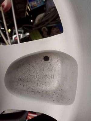 ขายแม๊กไทรทรันพร้อมยาง ปี 2012 ครับ ใช้ได้อีกนาน 245 /70/ 16