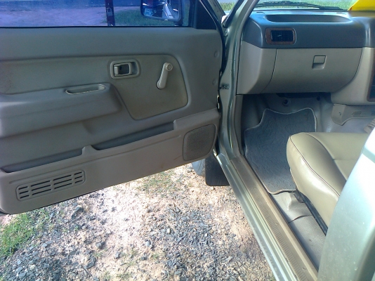 ขาย สด ผ่อน นิสสัน ตอนเดียว ปี 46 สวย เครื่องเดิม โทร 081-9837056