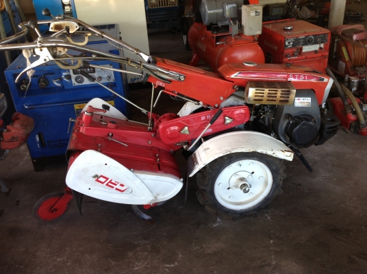 ขายรถไถพรวนดินแบบเดินตามเก่าญี่ปุ่นยี่ห้อ Robin รุ่นST 51 ขนาด 7.5 แรงม้า สตาร์ดกุญแจได้เครื่องเบนซิลสภาพโครตสวยพร้อมใช้งานทันที