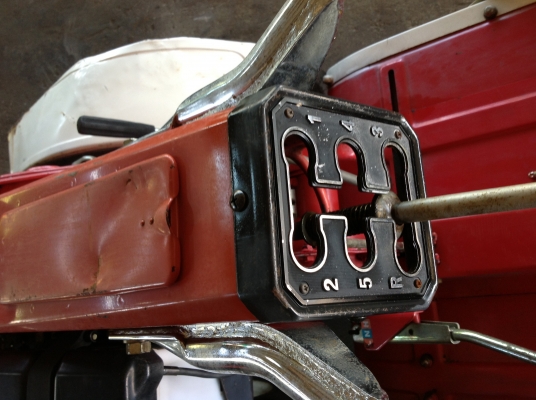 ขายรถไถพรวนดินแบบเดินตามเก่าญี่ปุ่นยี่ห้อ Robin รุ่นST 51 ขนาด 7.5 แรงม้า สตาร์ดกุญแจได้เครื่องเบนซิลสภาพโครตสวยพร้อมใช้งานทันที