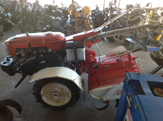 ขายรถไถพรวนดินแบบเดินตามเก่าญี่ปุ่นยี่ห้อ Robin รุ่นST 51 ขนาด 7.5 แรงม้า สตาร์ดกุญแจได้เครื่องเบนซิลสภาพโครตสวยพร้อมใช้งานทันที