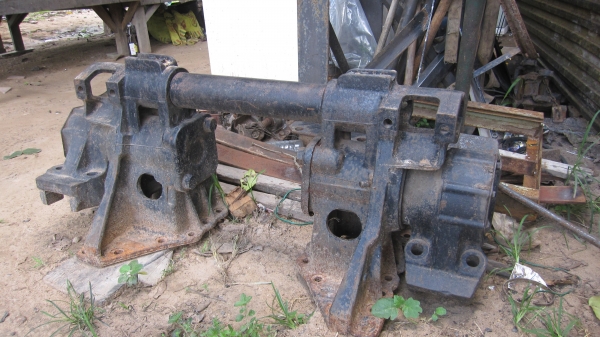 แท่นเพลาโบกี้ 10 ล้อ มิตซูบิชิ สวย แต่ไม่มีแหนบ