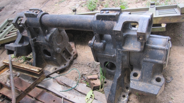 แท่นเพลาโบกี้ 10 ล้อ มิตซูบิชิ สวย แต่ไม่มีแหนบ