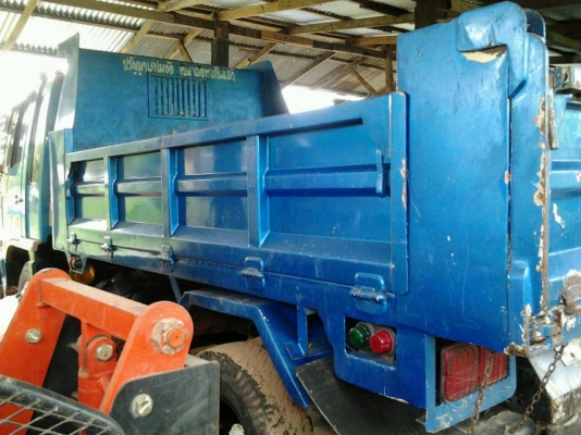 HINO FD 195 HP HO7D หกล้อดั๊มพ์ สมอเงินสวยจัดสวยเต็ม เครื่องแห้งแรงดี ภายในเก๋งคอนโซลสวยครบเพียบพร้อม CD MP3 แอร์เย็น พ.เพาเวอร์ ก.ไฟฟ้า ระบบเบรคทริ๊ปฟี้ กระบะดั๊มพ์เหล็ก 6 ตันความยาว 3.60 เมตร ช่วงล่างแน่น ยาง 8.25 ขอบ 16 สภาพดี 80\% พร้อมใช้งาน เอกสารเล่