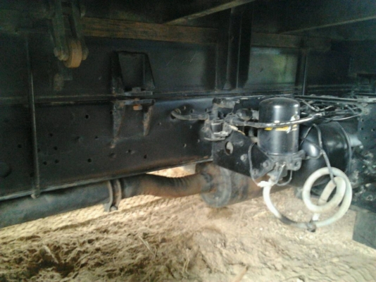 HINO FD 195 HP HO7D หกล้อดั๊มพ์ สมอเงินสวยจัดสวยเต็ม เครื่องแห้งแรงดี ภายในเก๋งคอนโซลสวยครบเพียบพร้อม CD MP3 แอร์เย็น พ.เพาเวอร์ ก.ไฟฟ้า ระบบเบรคทริ๊ปฟี้ กระบะดั๊มพ์เหล็ก 6 ตันความยาว 3.60 เมตร ช่วงล่างแน่น ยาง 8.25 ขอบ 16 สภาพดี 80\% พร้อมใช้งาน เอกสารเล่