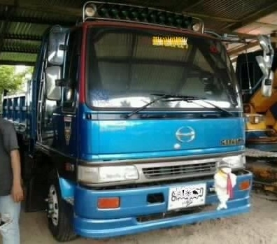 HINO FD 195 HP HO7D หกล้อดั๊มพ์ สมอเงินสวยจัดสวยเต็ม เครื่องแห้งแรงดี ภายในเก๋งคอนโซลสวยครบเพียบพร้อม CD MP3 แอร์เย็น พ.เพาเวอร์ ก.ไฟฟ้า ระบบเบรคทริ๊ปฟี้ กระบะดั๊มพ์เหล็ก 6 ตันความยาว 3.60 เมตร ช่วงล่างแน่น ยาง 8.25 ขอบ 16 สภาพดี 80\% พร้อมใช้งาน เอกสารเล่
