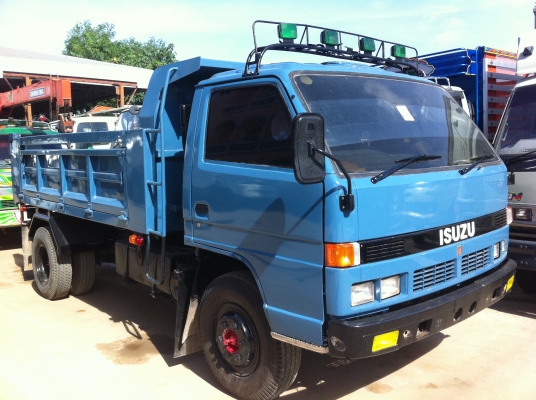 ISUZU NPR ดั้ม รถห้าง วางหัวนอก ช่วงล่าง F เครื่อง 4BD1-115 แรงม้า สภาพสวย คัสซีสวย ทะเบียนพร้อมโอน ราคาต่อรองได้