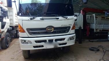 รถฮีโน่ 10 ล้อดั้ม  320 แรงม้า ปี 46 ( มีขาย 2 คัน )  สนใจติดต่อ 081 - 6079515