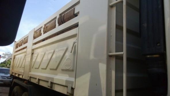 รถฮีโน่ 10 ล้อดั้ม  320 แรงม้า ปี 46 ( มีขาย 2 คัน )  สนใจติดต่อ 081 - 6079515