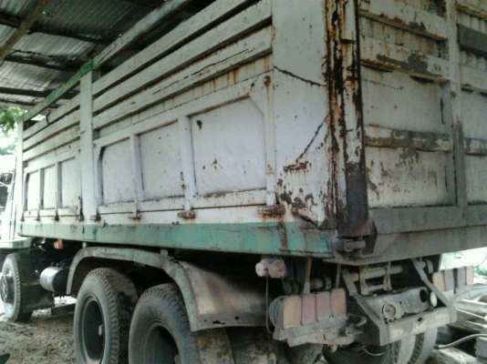 ISUZU JCM 175 HP 6BG1 เครื่องติดเทอร์โบอินเตอร์ สิบล้อดั๊มพ์เพลาเดียว ชุดคานหน้าของ ROCKY FXZ 240 อย่างดี กระบะดั๊มพ์เหล็ก 12 ตันสภาพสวยไม่มีผุกร่อน ช่วงล่างใหญ่ชุดเพลาโบกี้เฟืองท้ายของ ISUZU JUMBO 200 หัวเก๋งสวยบางเดิมๆไม่มีผุกร่อน ภายในเก๋งคอนโซลสวยครบ