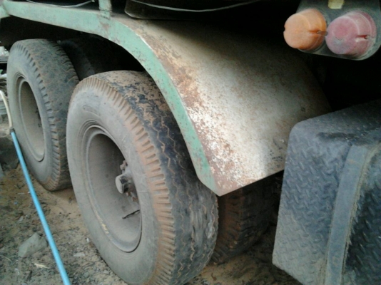 ISUZU JCM 175 HP 6BG1 เครื่องติดเทอร์โบอินเตอร์ สิบล้อดั๊มพ์เพลาเดียว ชุดคานหน้าของ ROCKY FXZ 240 อย่างดี กระบะดั๊มพ์เหล็ก 12 ตันสภาพสวยไม่มีผุกร่อน ช่วงล่างใหญ่ชุดเพลาโบกี้เฟืองท้ายของ ISUZU JUMBO 200 หัวเก๋งสวยบางเดิมๆไม่มีผุกร่อน ภายในเก๋งคอนโซลสวยครบ