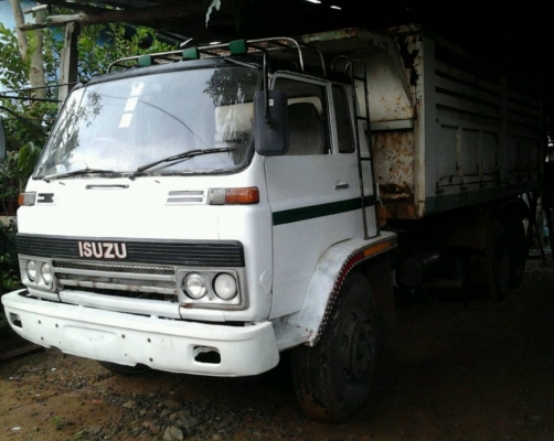 ISUZU JCM 175 HP 6BG1 เครื่องติดเทอร์โบอินเตอร์ สิบล้อดั๊มพ์เพลาเดียว ชุดคานหน้าของ ROCKY FXZ 240 อย่างดี กระบะดั๊มพ์เหล็ก 12 ตันสภาพสวยไม่มีผุกร่อน ช่วงล่างใหญ่ชุดเพลาโบกี้เฟืองท้ายของ ISUZU JUMBO 200 หัวเก๋งสวยบางเดิมๆไม่มีผุกร่อน ภายในเก๋งคอนโซลสวยครบ