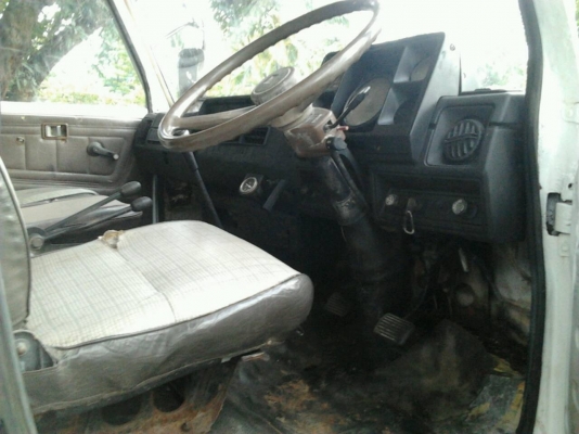 ISUZU JCM 175 HP 6BG1 เครื่องติดเทอร์โบอินเตอร์ สิบล้อดั๊มพ์เพลาเดียว ชุดคานหน้าของ ROCKY FXZ 240 อย่างดี กระบะดั๊มพ์เหล็ก 12 ตันสภาพสวยไม่มีผุกร่อน ช่วงล่างใหญ่ชุดเพลาโบกี้เฟืองท้ายของ ISUZU JUMBO 200 หัวเก๋งสวยบางเดิมๆไม่มีผุกร่อน ภายในเก๋งคอนโซลสวยครบ