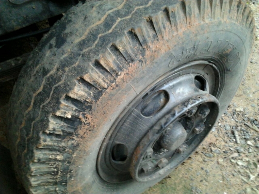 ISUZU JCM 175 HP 6BG1 เครื่องติดเทอร์โบอินเตอร์ สิบล้อดั๊มพ์เพลาเดียว ชุดคานหน้าของ ROCKY FXZ 240 อย่างดี กระบะดั๊มพ์เหล็ก 12 ตันสภาพสวยไม่มีผุกร่อน ช่วงล่างใหญ่ชุดเพลาโบกี้เฟืองท้ายของ ISUZU JUMBO 200 หัวเก๋งสวยบางเดิมๆไม่มีผุกร่อน ภายในเก๋งคอนโซลสวยครบ