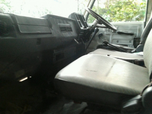 ISUZU JCM 175 HP 6BG1 เครื่องติดเทอร์โบอินเตอร์ สิบล้อดั๊มพ์เพลาเดียว ชุดคานหน้าของ ROCKY FXZ 240 อย่างดี กระบะดั๊มพ์เหล็ก 12 ตันสภาพสวยไม่มีผุกร่อน ช่วงล่างใหญ่ชุดเพลาโบกี้เฟืองท้ายของ ISUZU JUMBO 200 หัวเก๋งสวยบางเดิมๆไม่มีผุกร่อน ภายในเก๋งคอนโซลสวยครบ