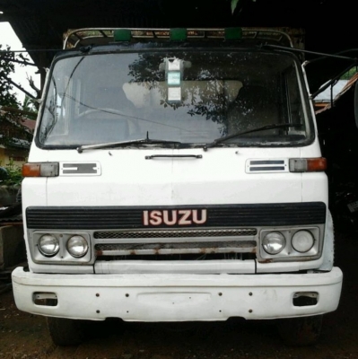 ISUZU JCM 175 HP 6BG1 เครื่องติดเทอร์โบอินเตอร์ สิบล้อดั๊มพ์เพลาเดียว ชุดคานหน้าของ ROCKY FXZ 240 อย่างดี กระบะดั๊มพ์เหล็ก 12 ตันสภาพสวยไม่มีผุกร่อน ช่วงล่างใหญ่ชุดเพลาโบกี้เฟืองท้ายของ ISUZU JUMBO 200 หัวเก๋งสวยบางเดิมๆไม่มีผุกร่อน ภายในเก๋งคอนโซลสวยครบ