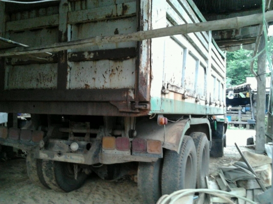 ISUZU JCM 175 HP 6BG1 เครื่องติดเทอร์โบอินเตอร์ สิบล้อดั๊มพ์เพลาเดียว ชุดคานหน้าของ ROCKY FXZ 240 อย่างดี กระบะดั๊มพ์เหล็ก 12 ตันสภาพสวยไม่มีผุกร่อน ช่วงล่างใหญ่ชุดเพลาโบกี้เฟืองท้ายของ ISUZU JUMBO 200 หัวเก๋งสวยบางเดิมๆไม่มีผุกร่อน ภายในเก๋งคอนโซลสวยครบ