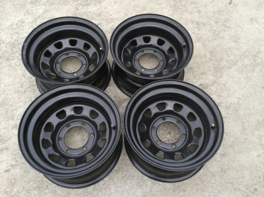 ขายล้อลาย Rock 15x8 ลบ35 สวยๆ