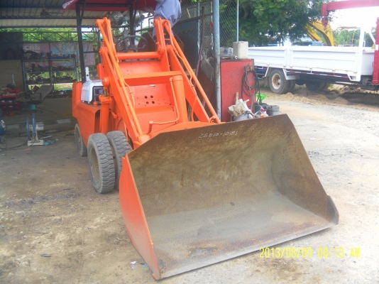 ขายรถตักโตโยต้า2SD10เก่านอกพร้อมใช้งานราคา179000บาทสนใจโทร0816426706