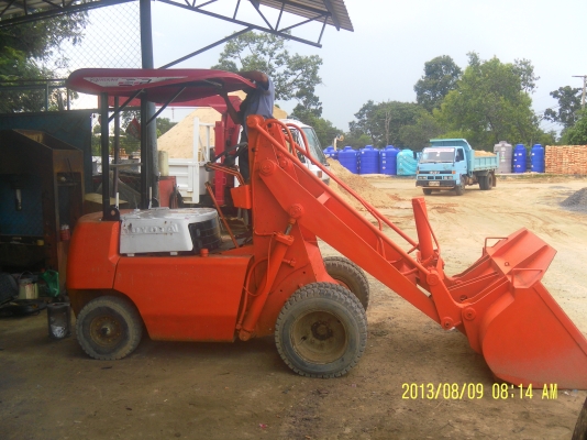 ขายรถตักโตโยต้า2SD10เก่านอกพร้อมใช้งานราคา179000บาทสนใจโทร0816426706