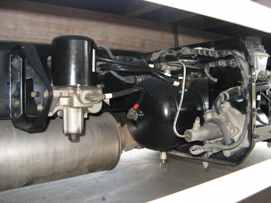 ขาย  6 ล้อ ฮ๊โน่  เมก้า 175 แรง ยาว6.50  ปี 2008 สภาพสวยเดิมเครื่องดี พร้อมใช้งาน ชมก่อนได้ครับ สนใจติดต่อ 081-9425443