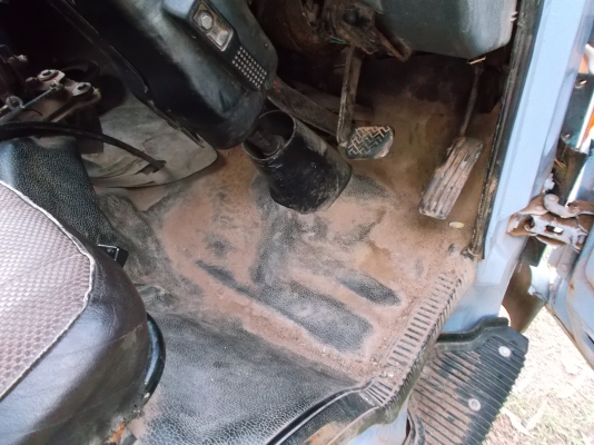 ขายด่วนรถ6ล้อครั้มเครือง110แรงม้าครั้มยาว2เมตร90เชน