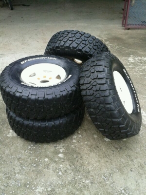 พี่ชายฝากขายยาง MUD BF KM2 315/75R16 พร้อมล้อลาย Bradley พี่ชายฝากขายยาง MUD BF KM2 315/75R16 พร้อมล้อลาย Bradley