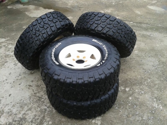 พี่ชายฝากขายยาง MUD BF KM2 315/75R16 พร้อมล้อลาย Bradley พี่ชายฝากขายยาง MUD BF KM2 315/75R16 พร้อมล้อลาย Bradley
