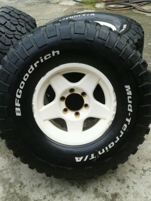 พี่ชายฝากขายยาง MUD BF KM2 315/75R16 พร้อมล้อลาย Bradley พี่ชายฝากขายยาง MUD BF KM2 315/75R16 พร้อมล้อลาย Bradley