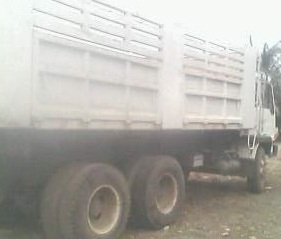 MITSUBISHI FUSO FN527 TURBO 220 HP 6D16 TF2300 สิบล้อดั๊มพ์ 2 เพลา เครื่องเดิมเกียร์เดิม 10 SPEED แน่นแรงดี ภายในเก๋งคอนโซลสวย แอร์ พวงมาลัยเพาเวอร์ ระบบเบรคทริ๊ปฟี้ กระบะดั๊มพ์เหล็ก 12 ตันของ KAC สภาพสวย ช่วงล่างคัชซีไม่มีบวม ยางสภาพดี 70\% พร้อมบรรทุกพร้