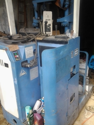 รถ FORKLIFT: แบตเตอรี่ไฟฟ้า TCM 1.5 ตัน เสาสูง 4 เมตร พร้อมตู้ชาร์ตแบตเตอรี่