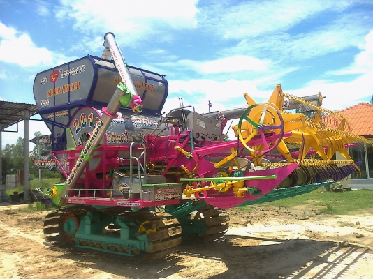 ขายรถเกี่ยวข้าวไทยเจริญ คับ