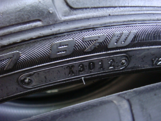 Dunlop Direzza  215/45/17  ปี 12