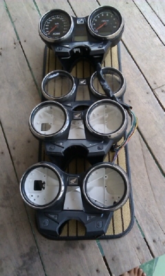 ขายไมล์ CB1300 ปี 2004 พร้อมกรอปใหม่k speed เก่าแท้ยุ่น ให้ไปหมดเลย ใช้ได้ปกติ ไฟติดครบขายตามสภาพนะครับ