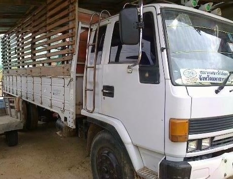 ISUZU ROCKY FTR 175 HP 6BG1 กระบะเหล็กคอกไม้ความยาว 6.20 เมตร ช่วงล่างคัชซีใหญ่ยาง 9.00 ขอบ 20 สภาพดี เครืี่องแน่นแรงดีลงเล่มครบถูกต้อง ภายในเก๋งคอนโซลสวยครบ พวงมาลัยเพาเวอร์ เบรคทริ๊ปฟี้ครบ ช่วงล่างคัชซีไม่มีบวม ยางสภาพดี 70\% พร้อมบรรทุกพร้อมใช้งาน เอกสา