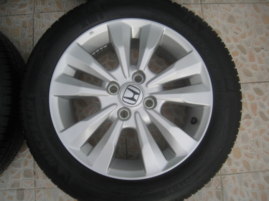 ขายล้อแม็ก Honda city ป้ายแดง 15"x5.5" et45 4รู100 + ยางปี 1113 สนใจติดต่อ เล็กคลองสาม (081-3747940)