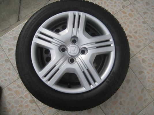 ขายยางป้ายแดง ปี0413  Honda jazz ขอบ15 4รู100 แถมกะทะและฝาครอบ สนใจติดต่อเล็ก คลองสามครับ (081-3747940)