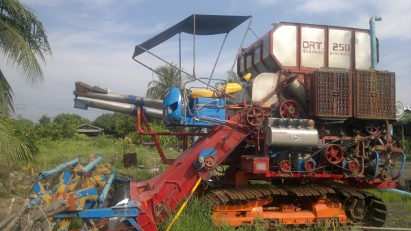 แพคคู่!! รถสิบล้อ HINO F17 (2 เพลา) +++ รถเกี่ยวข้าวศักพัฒนา KM49 อีซูซุ 235 เทอร์โบ