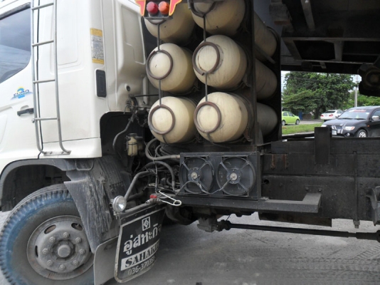 Hino Mega 260 แรง แก๊ส 6 ปี 47-48 ยางก็ดีทุกเส้น เครื่องก็ดี คัสซีก็สวยทั้งเส้นพร้อมใช้งานได้เลยครับ