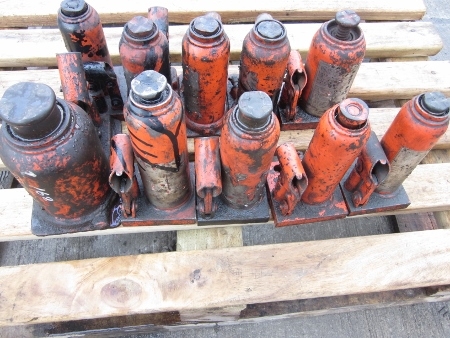 ขายเหมา- แม่แรง ขนาด 2-6 ตัน จำนวน 10 ตัว มือสองเก่าญี่ปุ่น เพียง 7,500 บาท เท่านั้นครับ