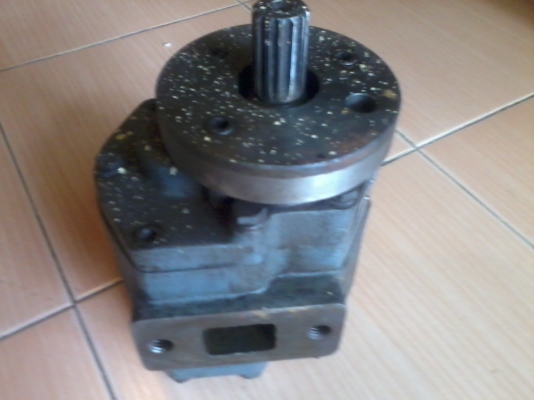 ขายปั้มปั่นเข้าออก3ทาง ปั่นเครน3-5ตัน วินส์พร้อมกันได้ครับ สภาพดีครับ